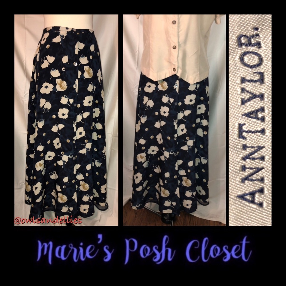 💯% Silk Skirt in Navy with Lovely Floral Pattern